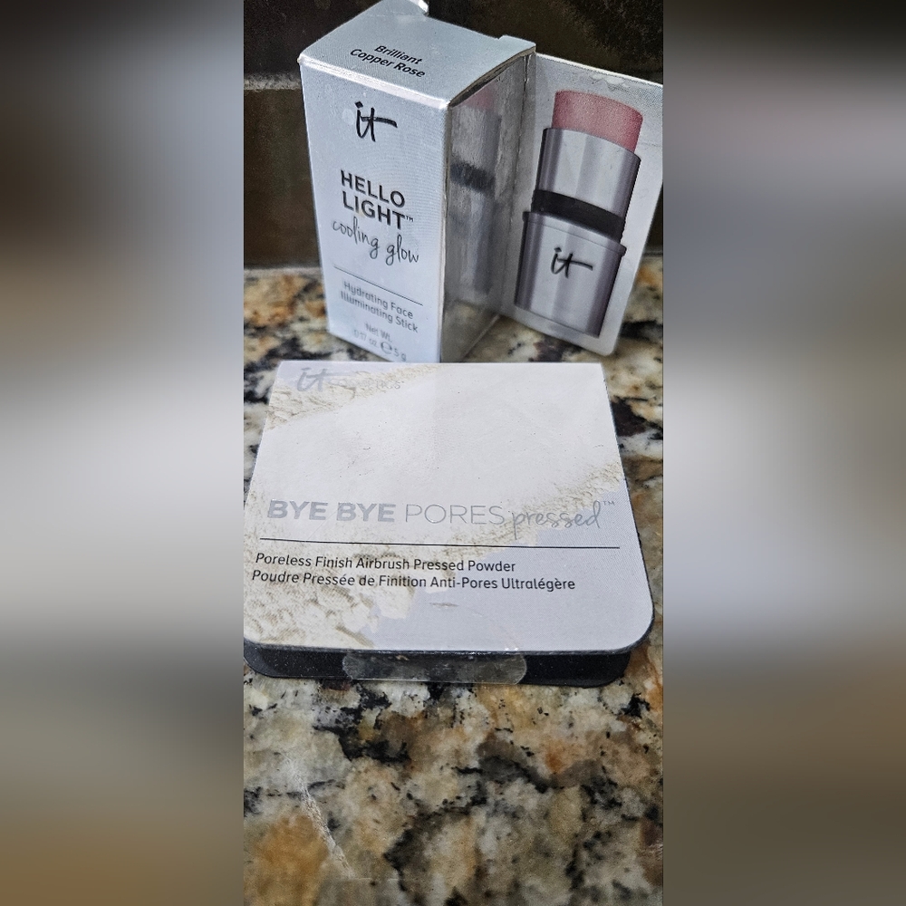 2 Deluxe Sized IT COSMETICS Products:Bye Bye Pores Powder & Hello Light Highligt